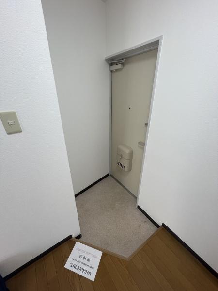 玄関　※同物件内の別のお部屋の写真になります