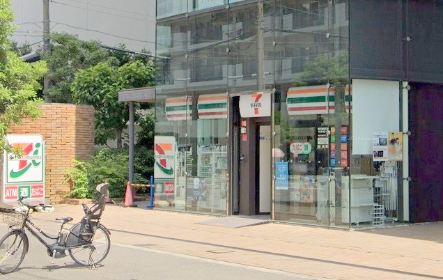 コンビニ　セブンイレブン 新大阪ブリックビル店（コンビニ）まで242m