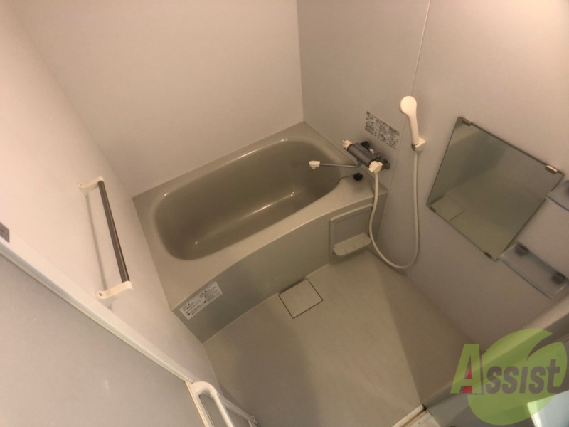 バス・シャワールーム　こちらはお風呂。一日の疲れをここで癒してください。