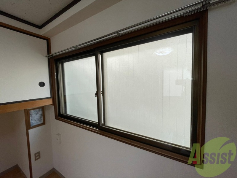 バルコニー　窓が沢山あると日がたっぷり入って気持ち良いですよね！