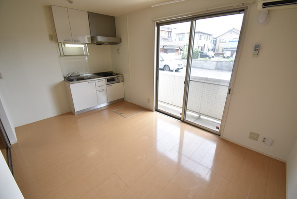 居室・リビング　※同物件別室※