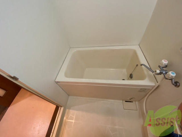 バス・シャワールーム　綺麗な浴室です。１日の疲れを癒すのに最適ですね。