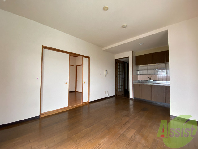 居室・リビング　実際は反転タイプとなります。ご参考くださいませ。