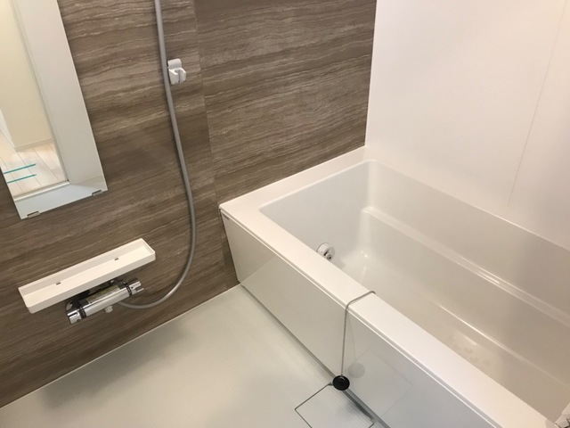 バス・シャワールーム　追い焚き・浴室乾燥機付きのお風呂です♪