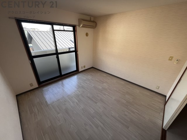 居室・リビング　キッチン別なのでスペース有効利用できます♪