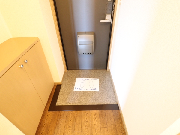 玄関　※同物件別号室写真となります。