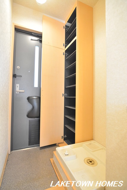 玄関　玄関ホールと玄関収納です。