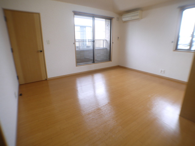 居室・リビング　※２０１号室参考写真