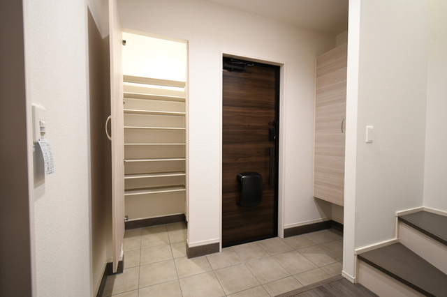 玄関　１０６・玄関