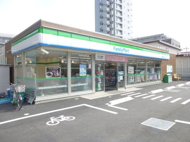 コンビニ　ファミリーマート相模大野八丁目店（コンビニ）まで127m