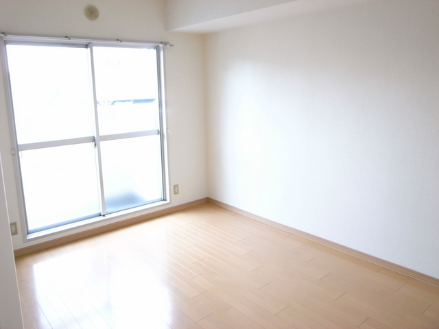 居室・リビング　洋室６帖　玄関側