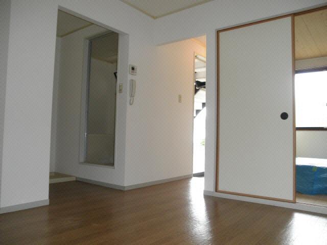 居室・リビング　他号室の写真になります。