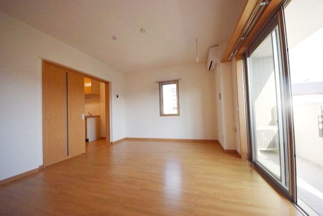 その他部屋・スペース　★中部屋の為角の窓はありません★