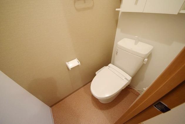 トイレ　★トイレには収納が付いてますのでトイレ用品がしまえますよ★