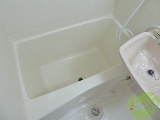 バス・シャワールーム　お風呂です。ここで一日の疲れを癒してください。
