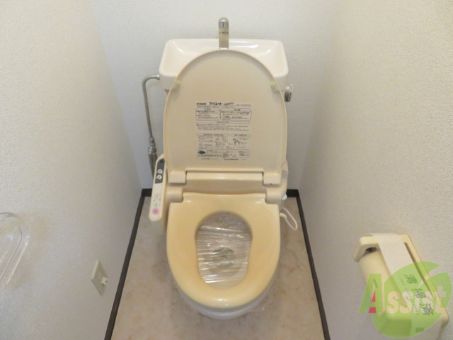トイレ　各機能付きのトイレになります。便利にお使いいただけます。