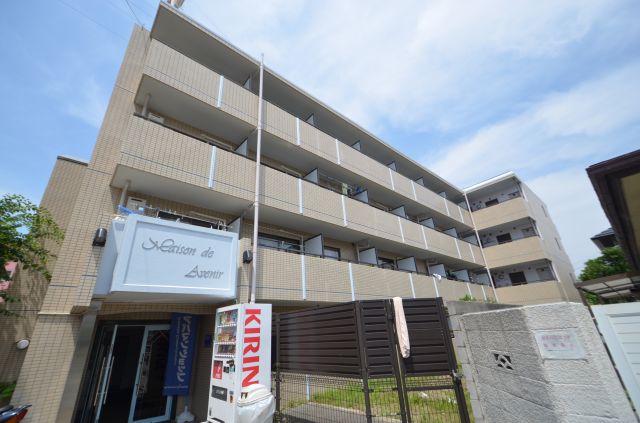 建物外観　宅配ボックス付きで不在時にも便利♪