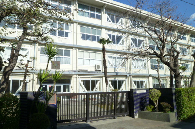 中学校　片浜中学校（中学校）まで731m