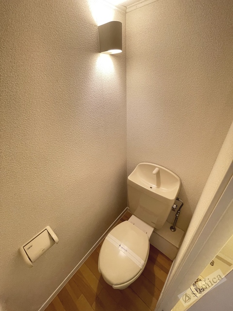 トイレ　この空間なんだか落ち着きます。清潔感のあるトイレです。