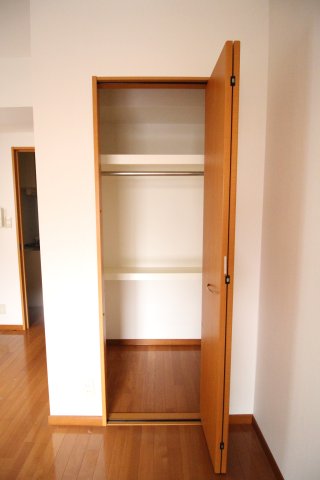 収納　（別タイプ参考写真）プレジール千駄木　　文京区千駄木2