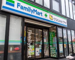 コンビニ　ファミリーマート薬ヒグチ恵比寿アメリカ橋店（コンビニ）まで268m