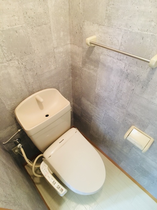 トイレ　温水洗浄暖房便座