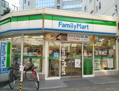 コンビニ　ファミリーマート 蒲田駅東店（コンビニ）まで70m