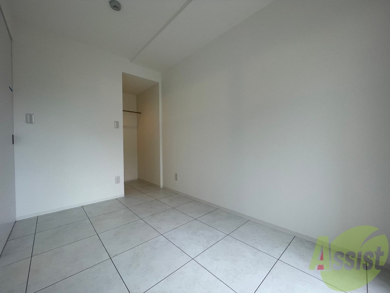 その他部屋・スペース　寝室はこちらです。光が差し込む、温かみのあるお部屋です。