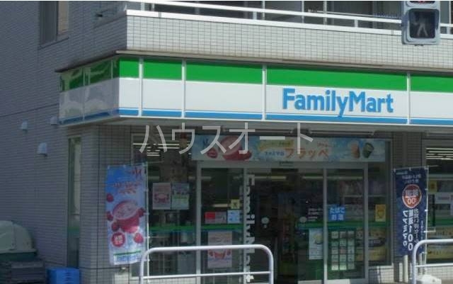 コンビニ　ファミリーマート湊二丁目店（コンビニ）まで113m