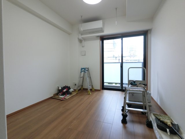 居室・リビング　反転
