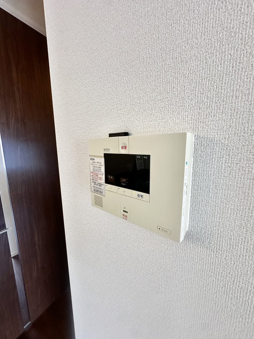 セキュリティ　類似タイプ写真。左右反転あり