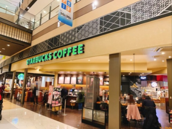 飲食店　スターバックスコーヒー イオンモール京都桂川店（飲食店）まで894m