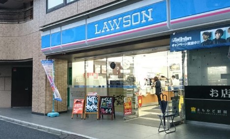 コンビニ　ローソン四谷左門町店（コンビニ）まで74m