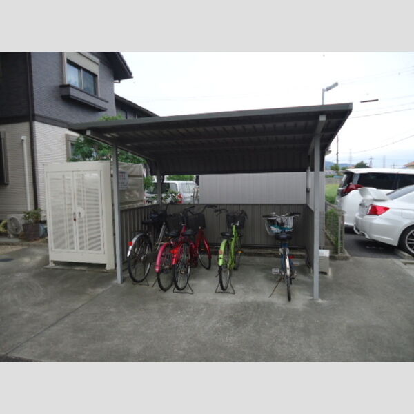 玄関　駐輪場