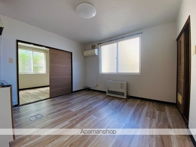 ハイツ駒場の居間写真