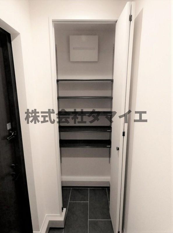 玄関　収納もある玄関です