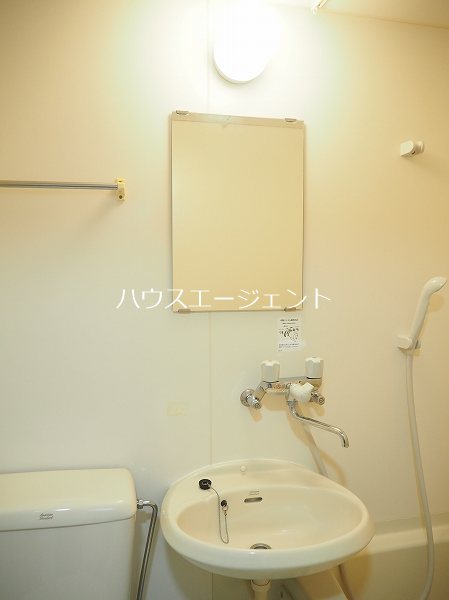 洗面設備　便利な洗面台付きです※参考画像