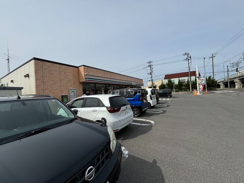 コンビニ　セブンイレブン青森新田3丁目店（コンビニ）まで647m