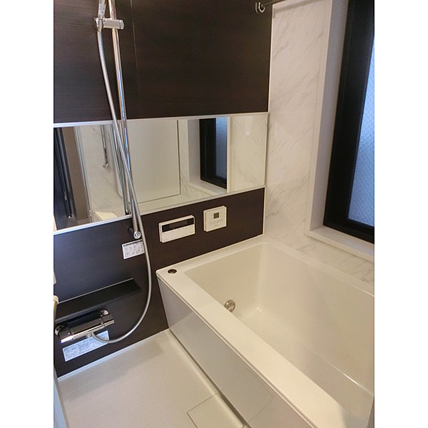 バス・シャワールーム　※別部屋の参考写真です。