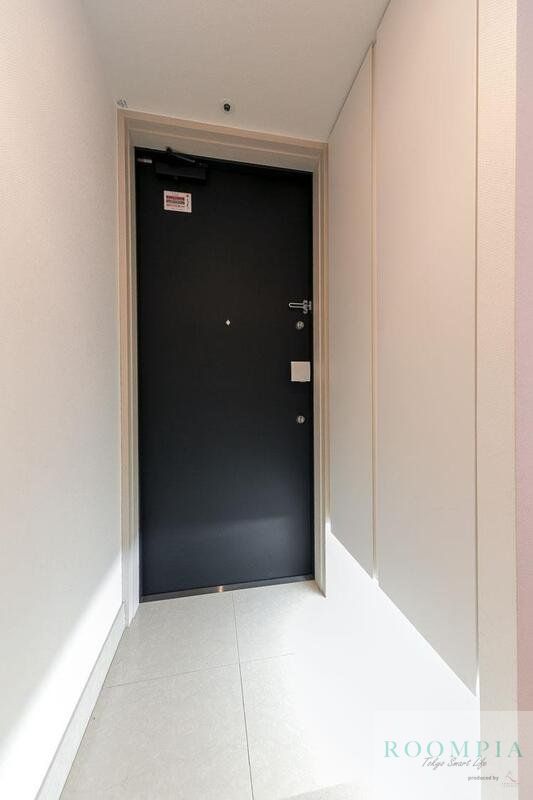 玄関　※同タイプの別のお部屋です。