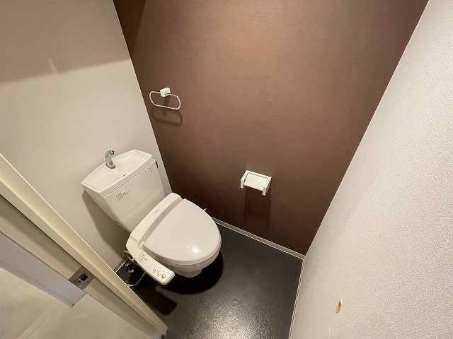 トイレ　写真は違う号室です