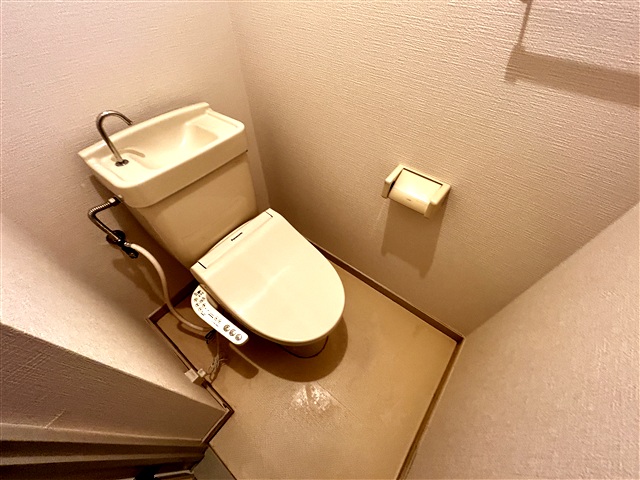 トイレ　別号室の写真です。