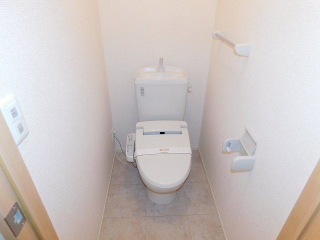 トイレ　別部屋の写真です