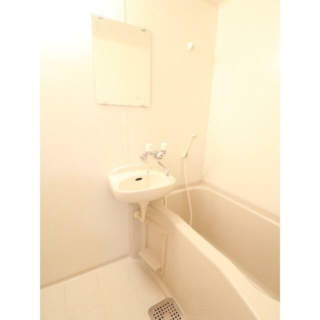 バス・シャワールーム　※他のお部屋の参考写真です