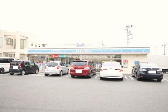 コンビニ　ローソン高崎上中居南店（コンビニ）まで252m