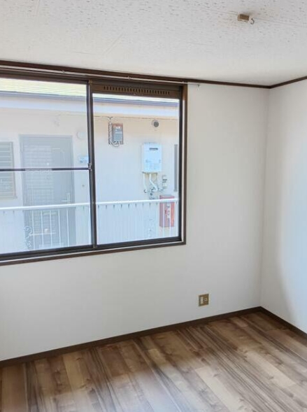 居室・リビング　最上階・角部屋で明るい室内☆