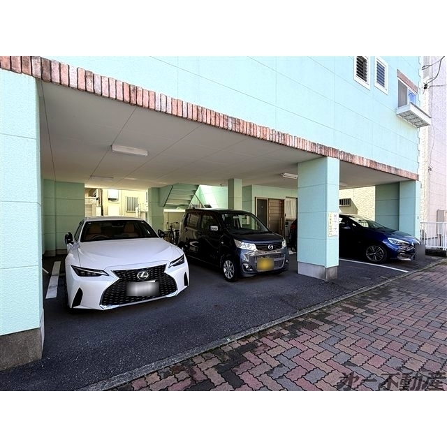 駐車場　駐車場