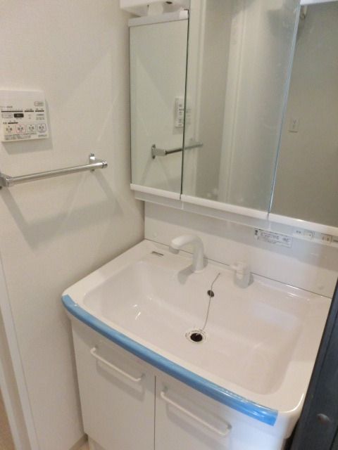 洗面設備　★うれしい大型洗面台です★