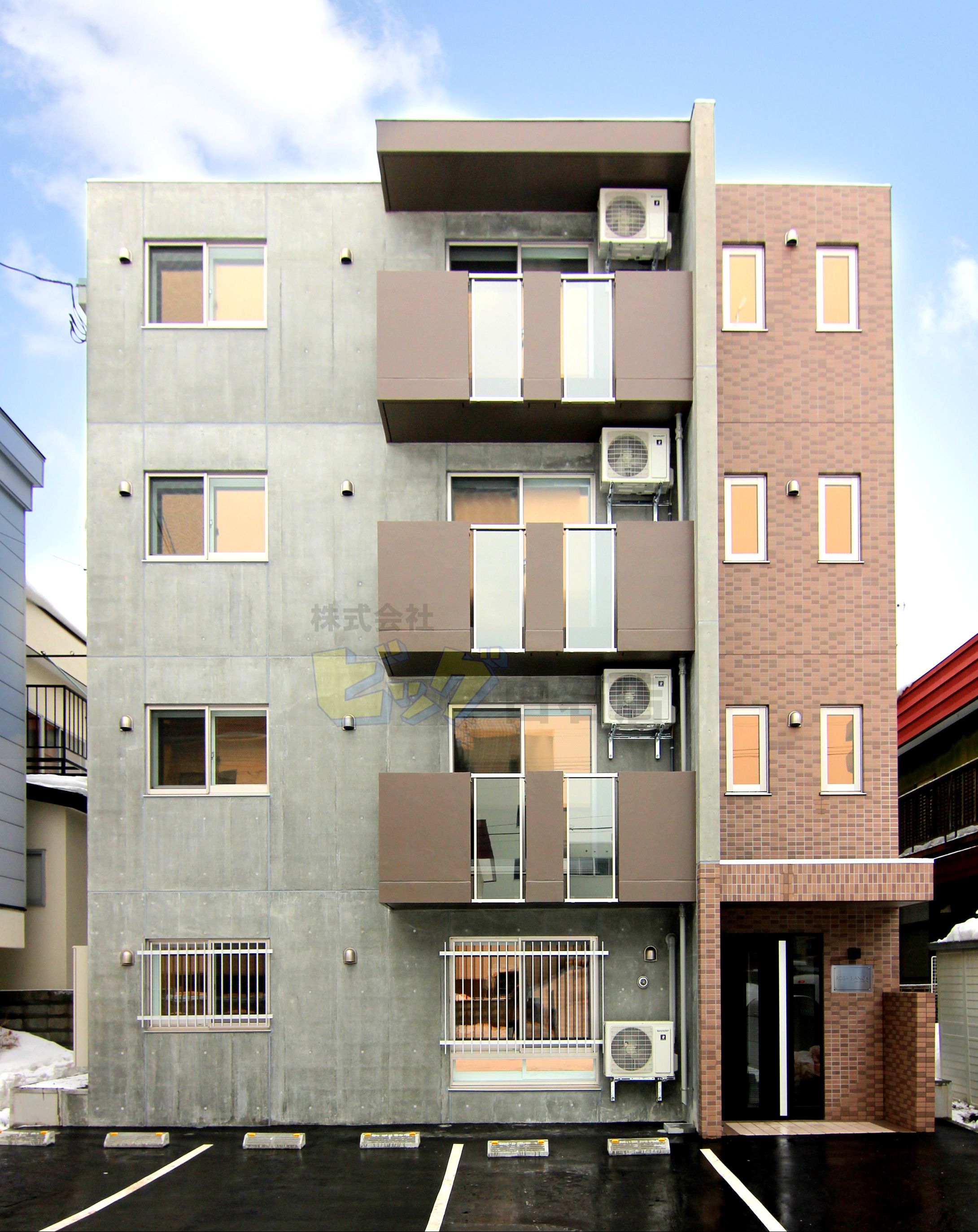 建物外観　夏も快適なエアコン付きのマンションです♪