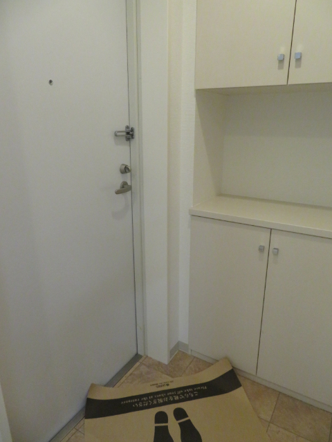 玄関　※同タイプ別部屋の写真です。実際と異なる場合がございます